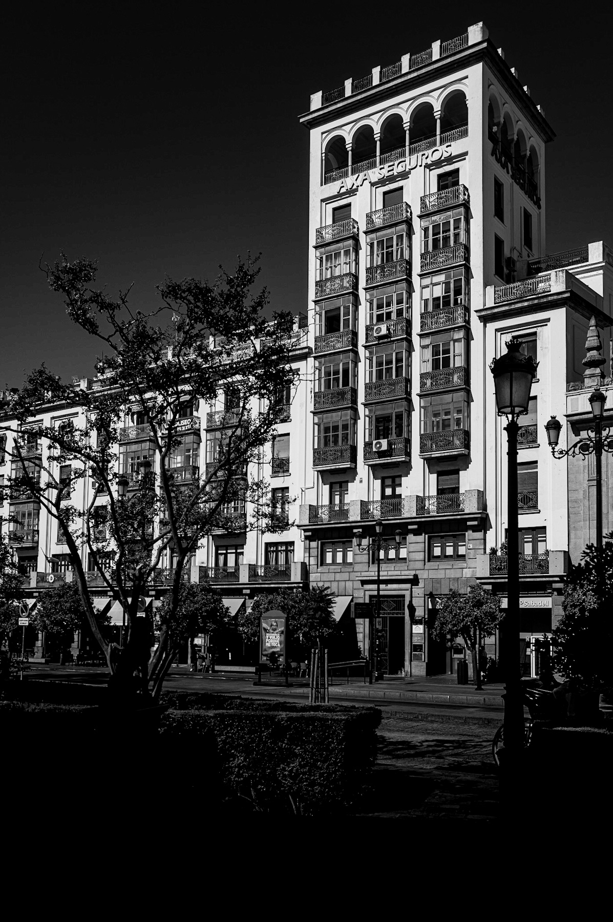 Discover Edificio La Adriática: Seville’s Iconic Regionalist Masterpiece