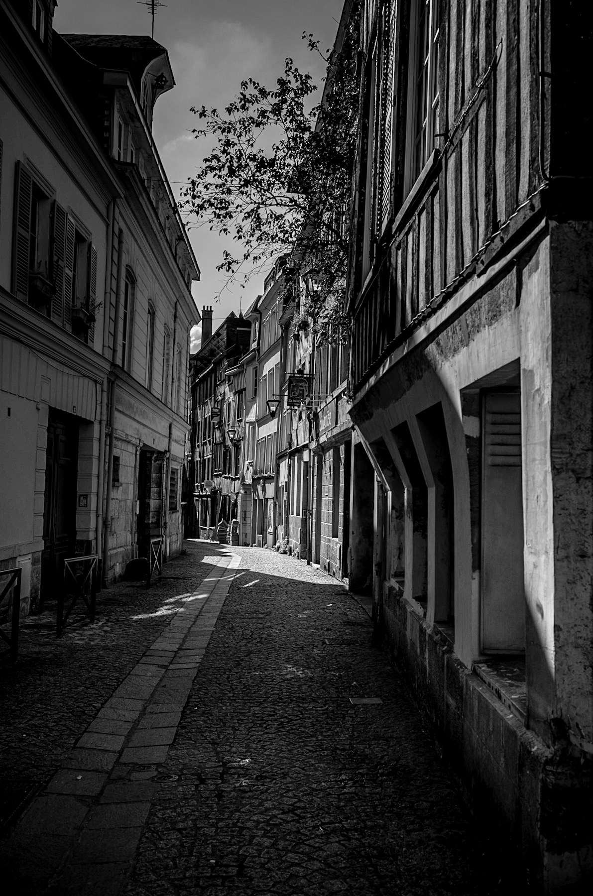 Echoes of Stone: A Journey Through Europe’s Enduring Alleys