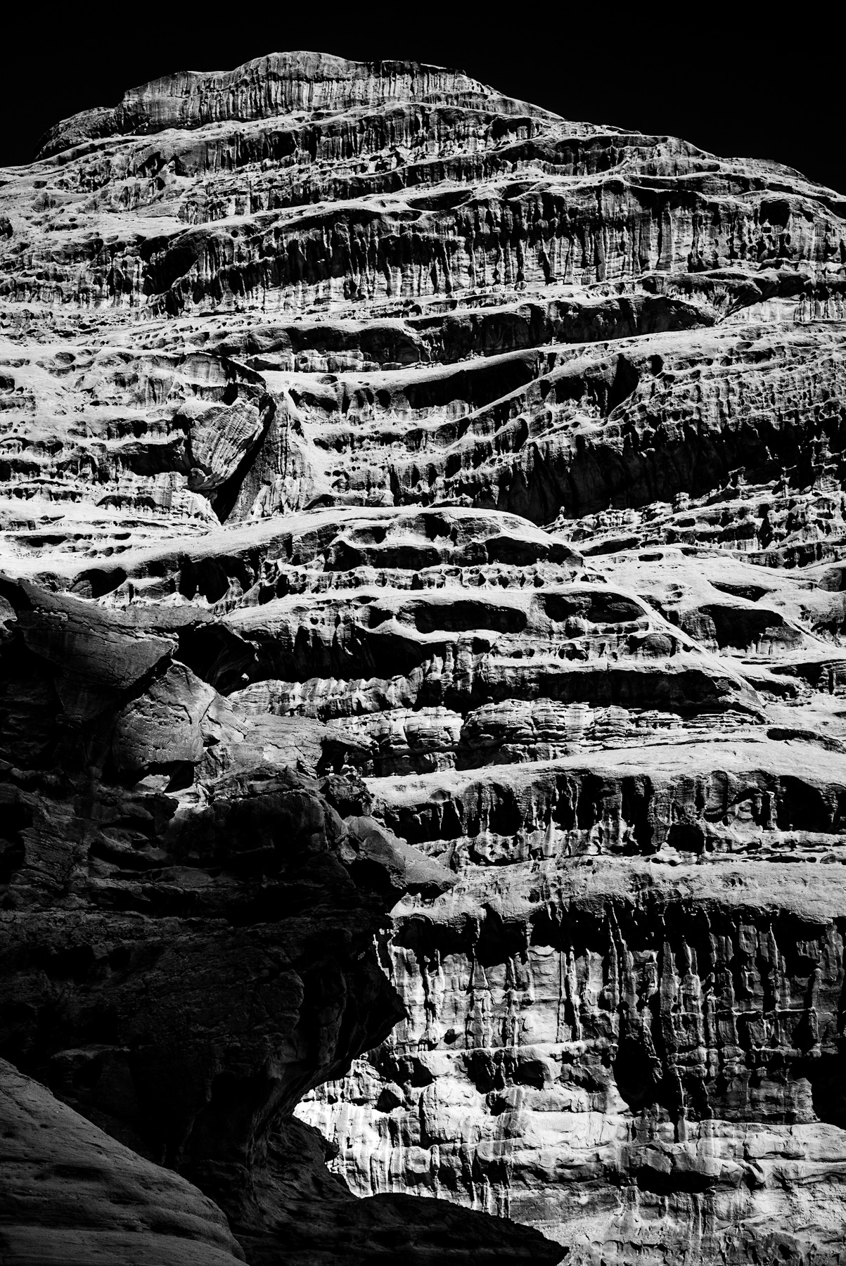 Echoes in Stone: Unveiling Ancient Desert Civilizations