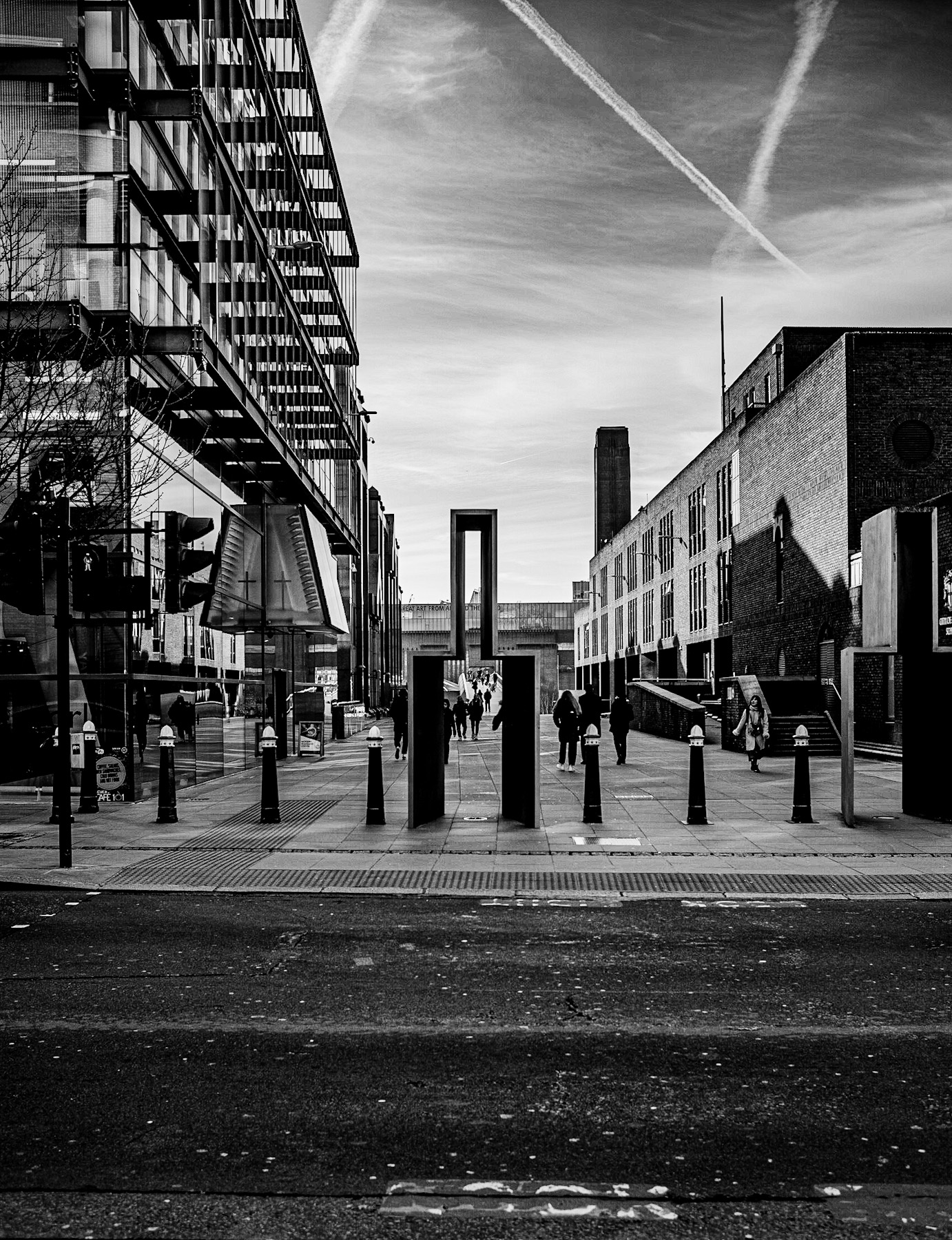 Bankside’s Architectural Dialogue: Where Industrial Heritage Meets Modern Vision