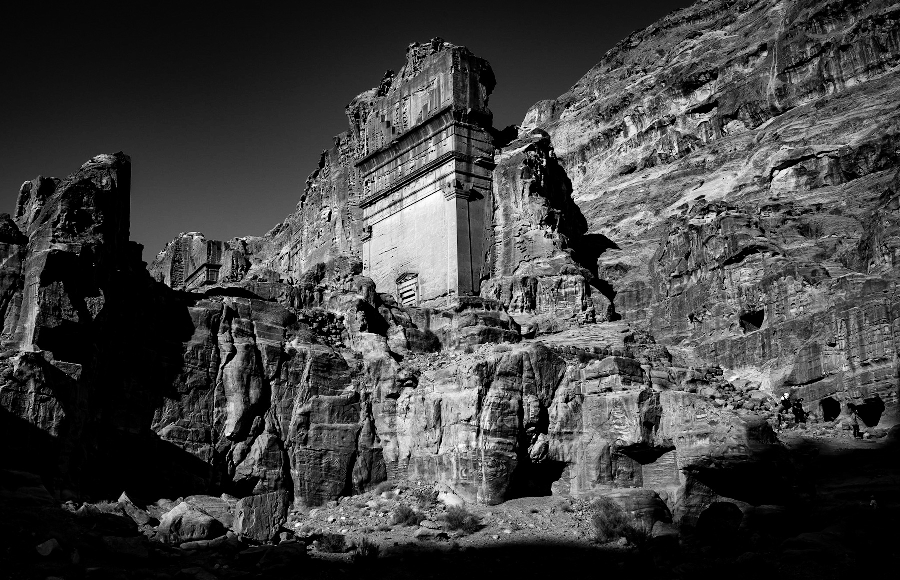 Echoes in Stone: Unveiling Petra’s Ancient Grandeur