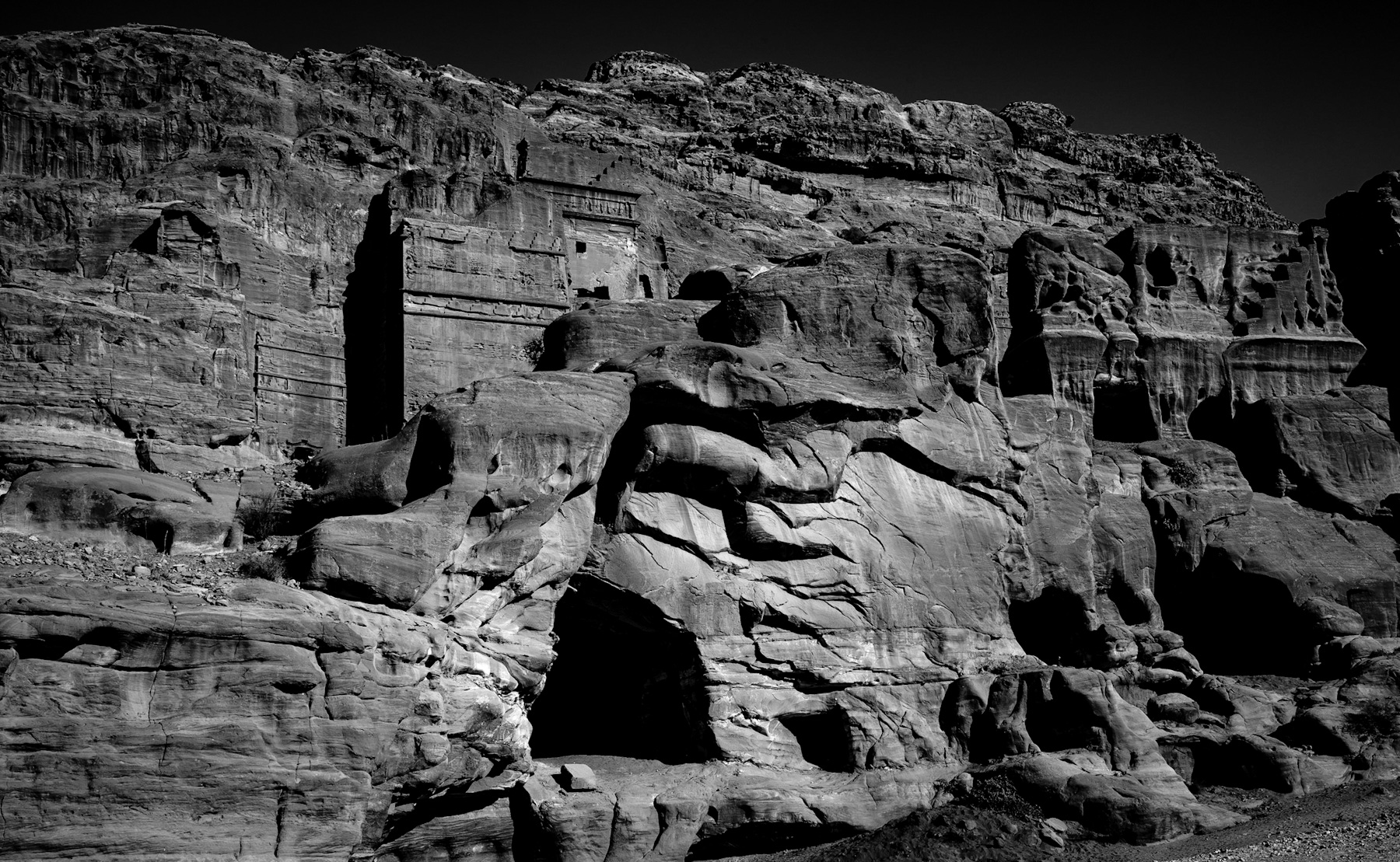 Petra’s Enduring Stone Canvas: A Glimpse into Nabataean Majesty