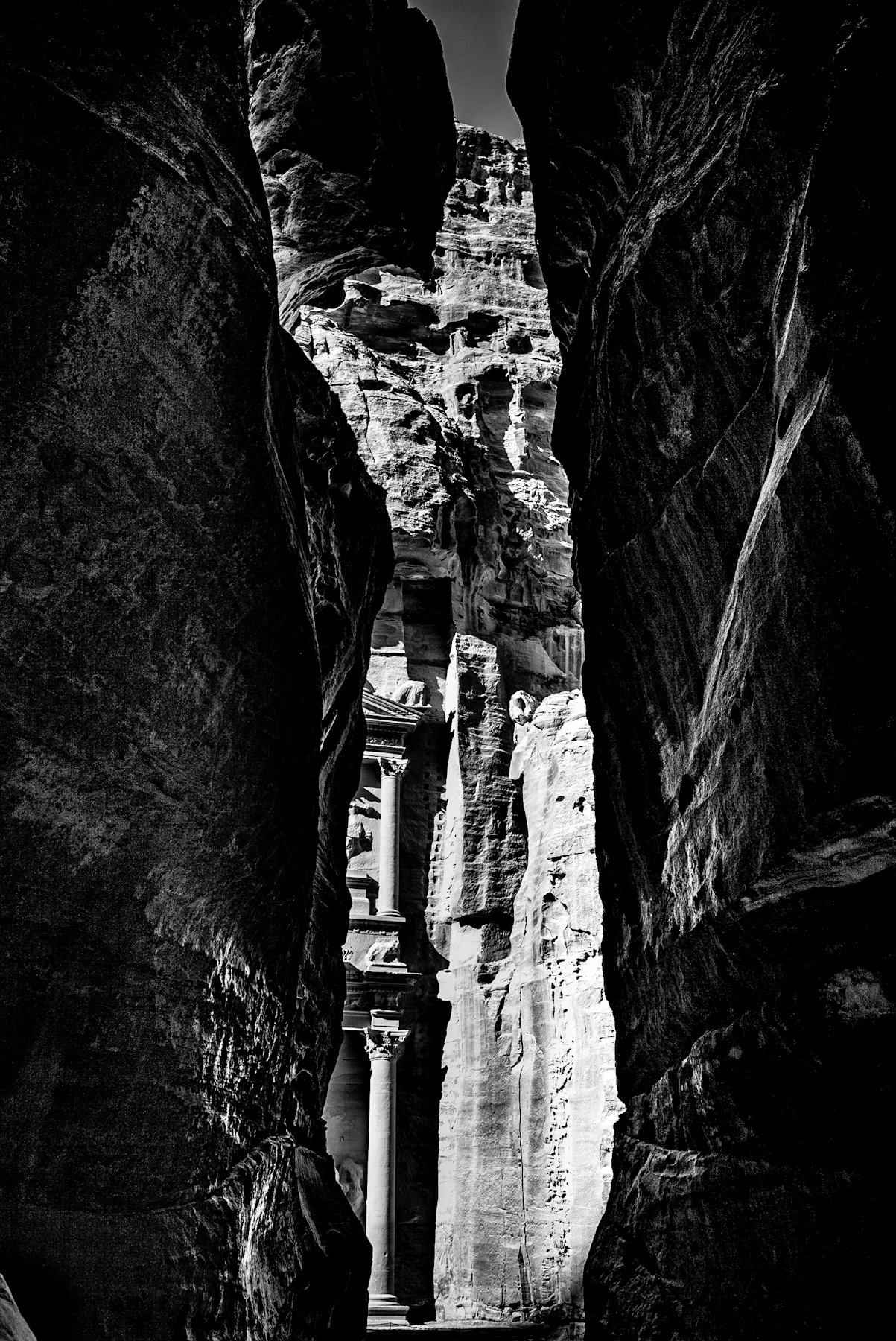 The Timeless Grandeur of Petra’s Treasury: A Glimpse Through the Siq