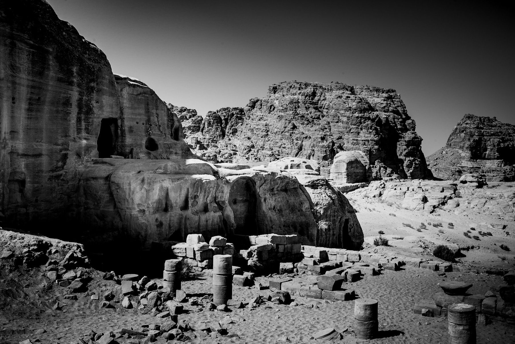 Echoes in Stone: Exploring the Ancient Wonders of Petra’s Rock-Cut Legacy